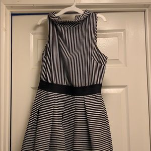 Black and White Dress Size : Large